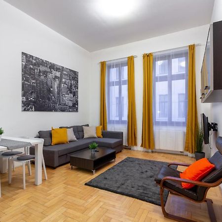 Dowtown Home In The Gozsdu Garden Budapeste Exterior foto